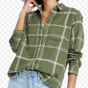 Universal Thread Green Plaid Button-Down Shirt Relaxed Fit